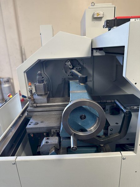 Romi C-420 CNC Lathe Siemens 828D Control, 8″ Chuck, Hand Wheels, Conversational Control
