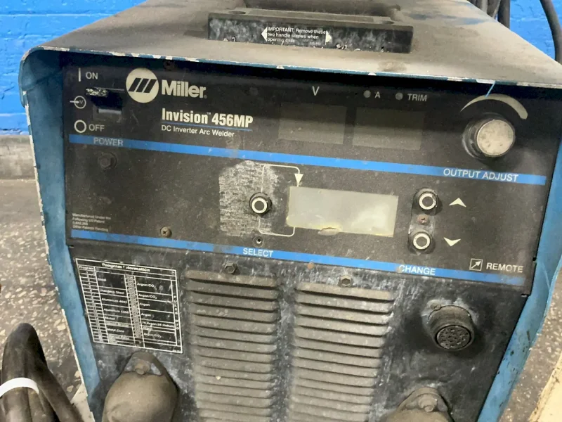 MILLER 450 A WELDER   -  INVISION 456MP