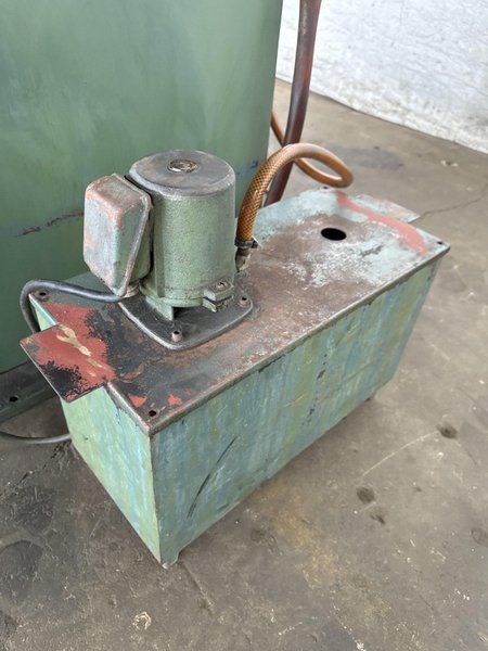 RUSH MACHINERY 250A TOOL AND DRILL GRINDER. STOCK # 0449725.