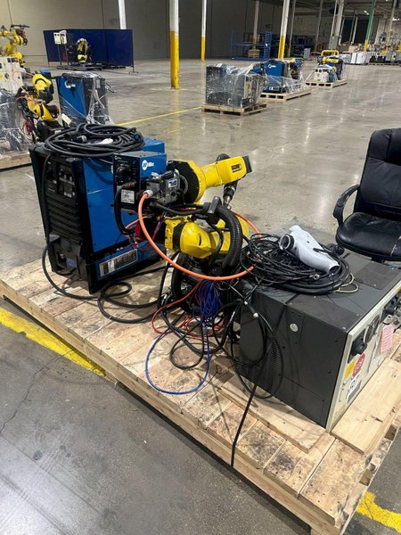 FANUC ARCMATE ROBOT 100ID/10L W/ R30IB PLUS AND MILLER AUTO CONTINUUM 500 USED