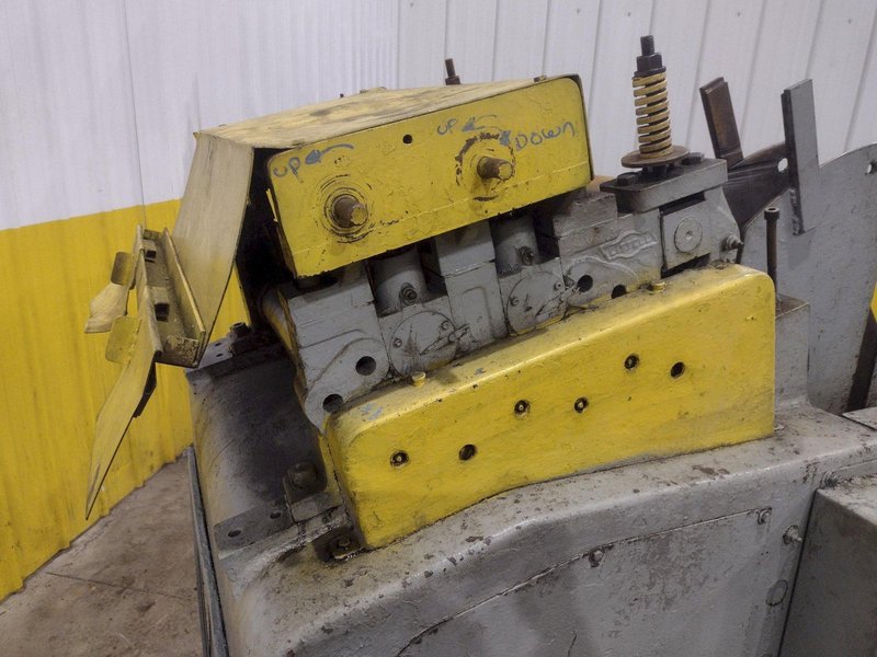 4,000 LB X 18" LITTELL CC40 COIL CRADLE STRAIGHTENER. STOCK # 0218926