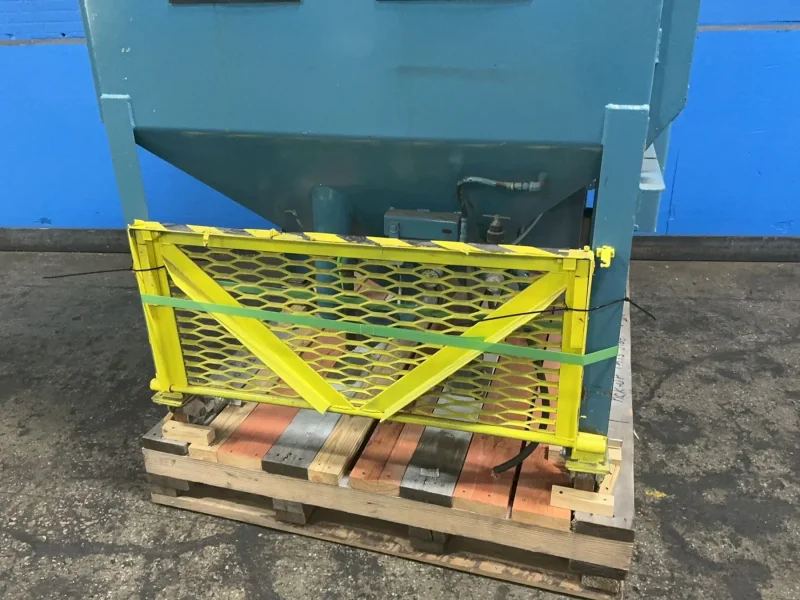 ABRASIVE BLAST SYSTEMS, INC 32” X 32” X 28” ON MOVING TABLE BLAST CABINET