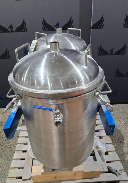 UNKNOWN BRAND DUAL STAINLESS STEEL TANK SYSTEM USED