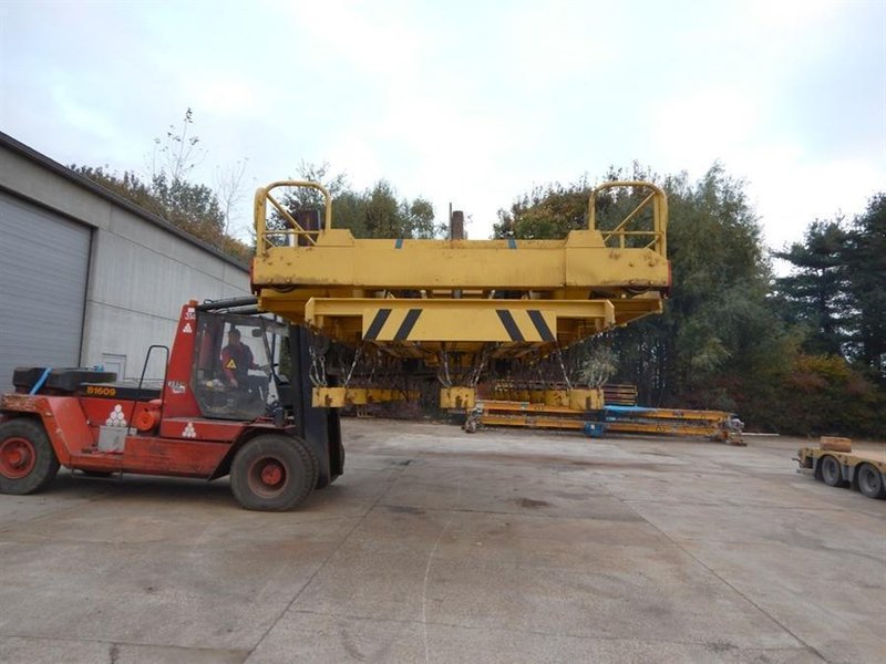 Fimec crane with magnetic plate hoist - 15 ton x 12 500 mm