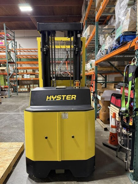 Hyster R30XM3 3,000-Lb Electric Narrow-Aisle Order Picker Forklift, 2022