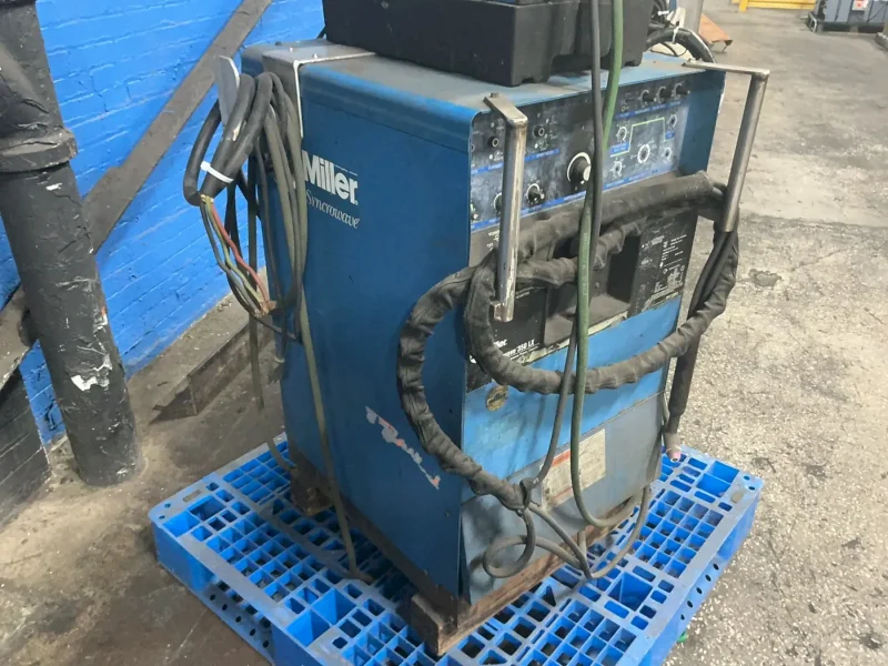 MILLER 300 A WELDER   -  SYNCROWAVE 350LX