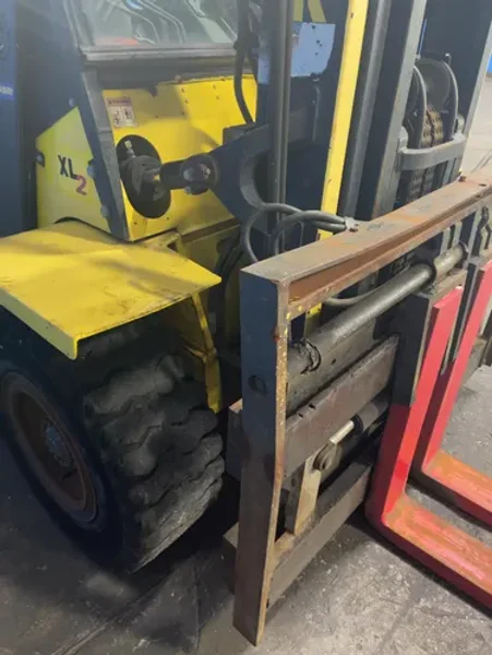 HYSTER 13,800 LBS GAS FORKLIFT   -  H155XL2