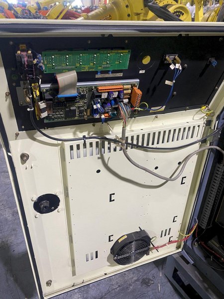 FANUC – R-2000iA/210F w/ R-J3iB Controls &amp; External Controls Panel REFURBISHED
