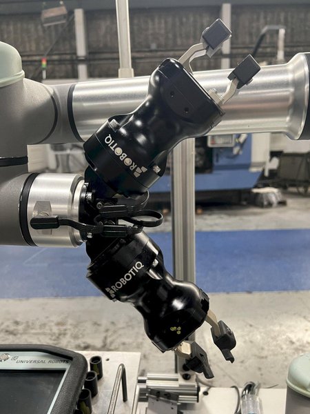 Universal Robots UR5e Cobot With Parts loading base/station. New-2020