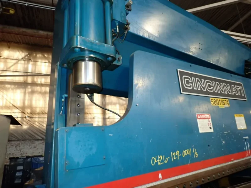 CINCINNATI 230 T PRESS BRAKE   -  230 AF X 12FT