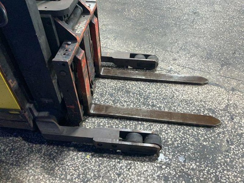Raymond 3000 Lbs Electric Stand Up Fork Lift - 020-f30 Tt