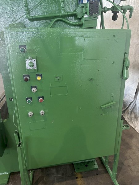 150 TON X 10' CHICAGO 810R MECHANICAL PRESS BRAKE. STOCK # 0641923