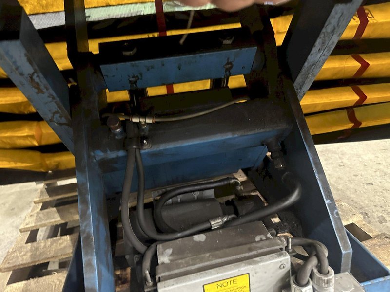 4500 LB SOUTHWORTH HYDRAULIC LIFT TABLE: STOCK #78041