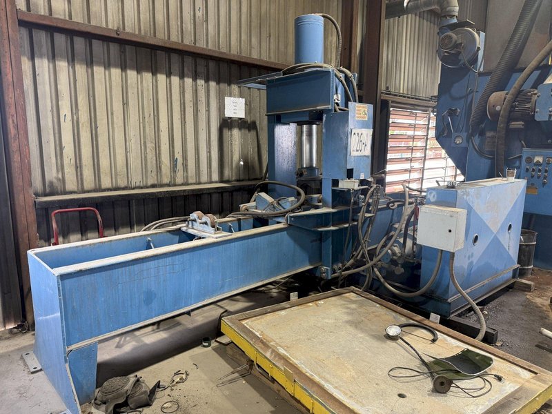 200 TON JAVELINA OILFIELD TRAVELING HEAD HYDRAULIC STRAIGHTENING PRESS: YOBRO #25136