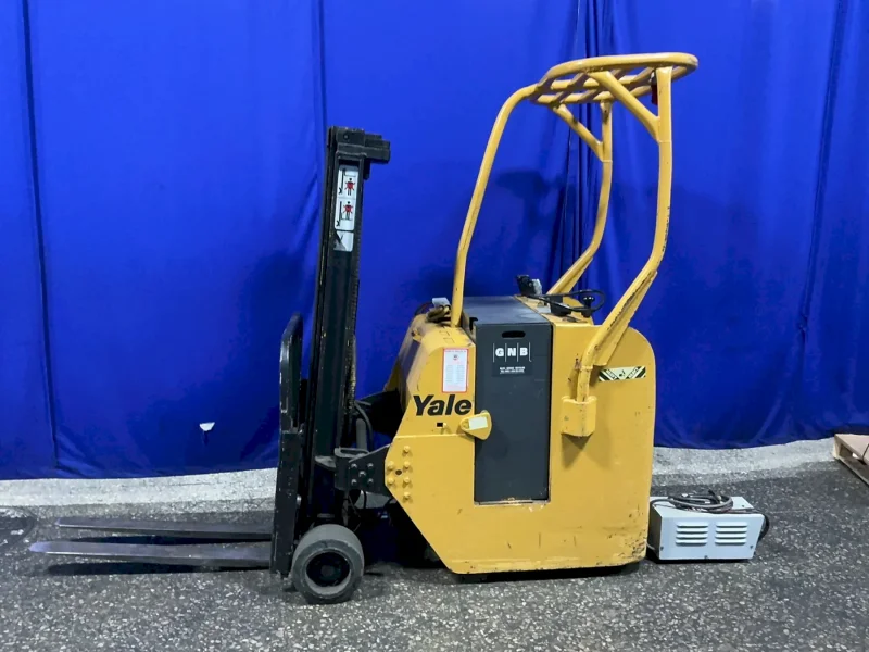 YALE 3000 LBS ELECTRIC STAND UP FORKLIFT  -  ESC30G4T077