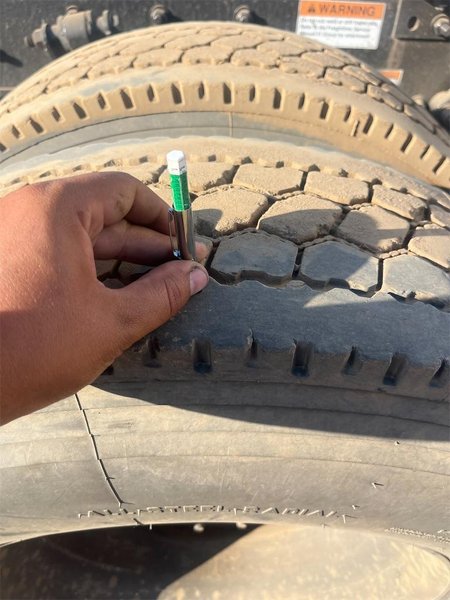 2020 Freightliner CA126SLP - Cascadia  3AKJHHDR2LSLR4945