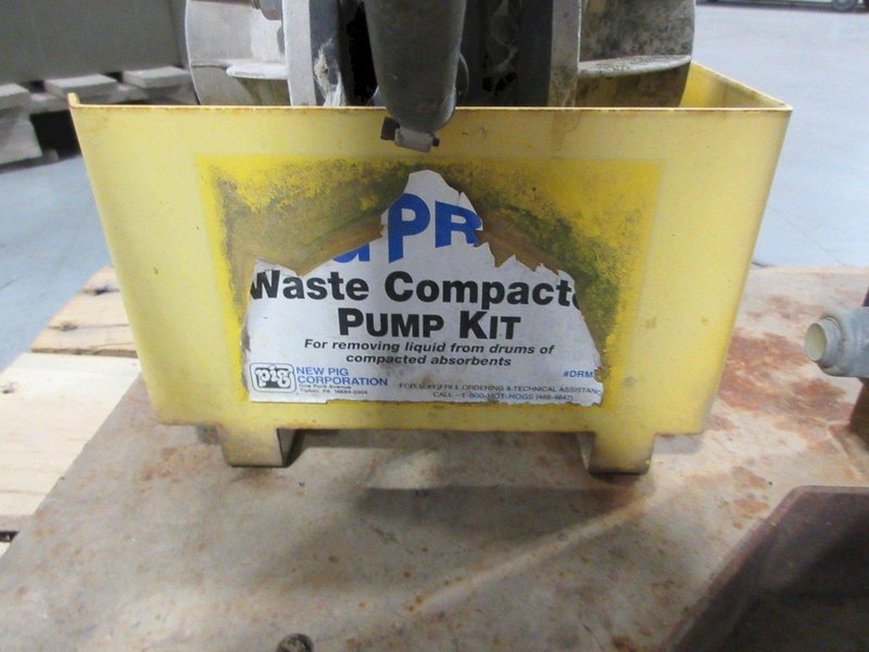 Pig Waste Compactor Model DRM654, Air Over Hydraulic Operation, 12,000 lb Crush Force- Auction Item