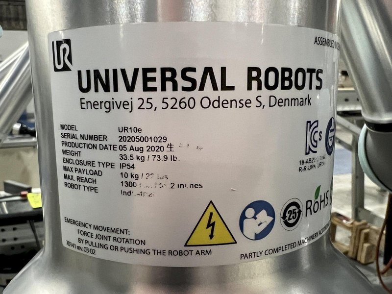 Universal Robots UR10e Cobot With Parts loading base/station. New-2020