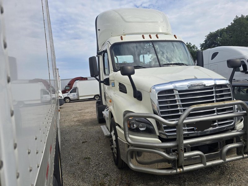 Freightliner X11342ST Day Cab; 2018 – DD13 / 450 HP / 65,000 lb GVW