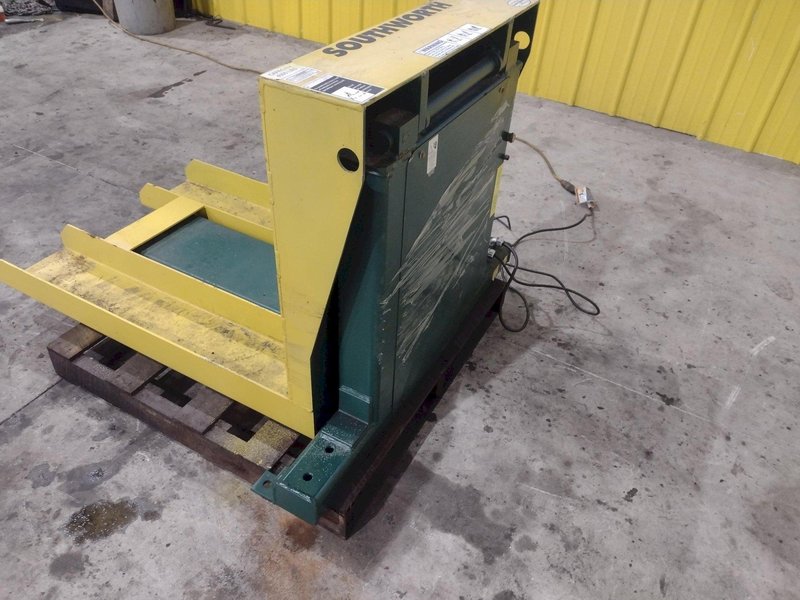 4,000 LBS X 30&quot; X 40&quot; SOUTHWORTH HYDRAULIC PALLET TIPPER / UPENDER, 110V SINGLE PHASE: STOCK #22329