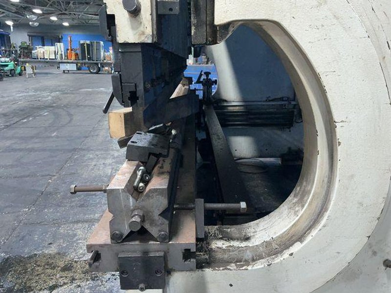 Ermak 12’ X 220 Ton CNC Press Brake - CNChap 12x220