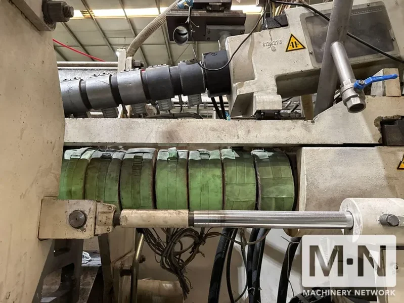 650 TON 58/39.5 OZ KRAUSS MAFFEI MODEL KM650-300-400CKZ 2-COLOR INJECTION MOLDING MACHINE MFG 2010