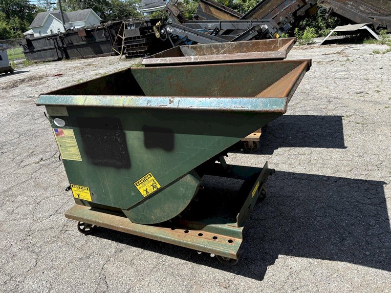 1 YARD X 6,000 LBS JESCO MODEL 211331 SELF DUMPING TILT HOPPER: STOCK #21198