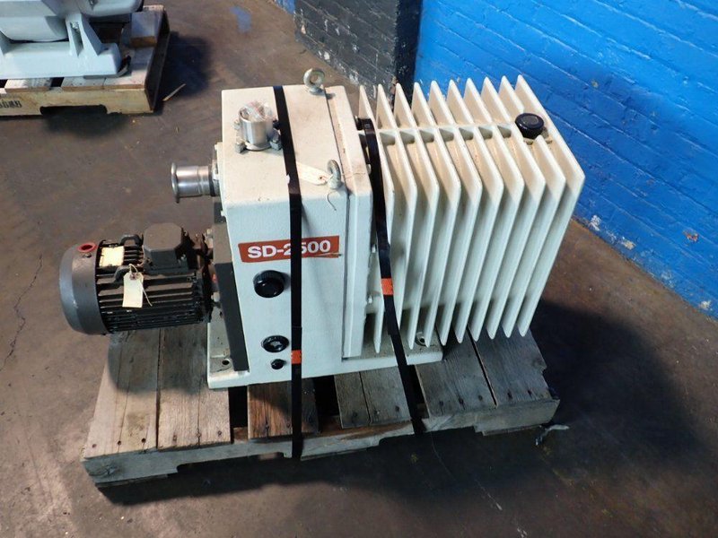 VARIAN PUMP  -  SD-2500