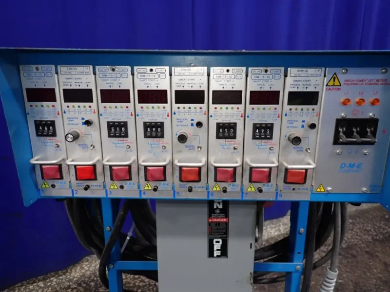 D-M-E COMPANY TEMPERATURE CONTROLLER