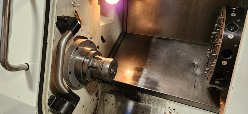 Hurco TMM10 Multi-Axis CNC Lathe, 2006 – Patriot Bar Feeder, C-Axis Live Tooling, Chip Conveyor, WinMax Control