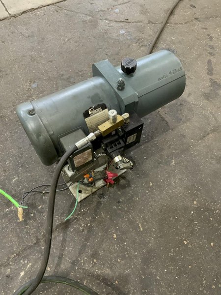 2500 LB AUTOQUIP SERIES 35 MODEL 36S28 HYDRAULIC LIFT TABLE : STOCK #81280