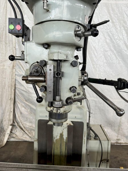 3 HP ACRA AM3VVAL VERTICAL KNEE MILL. STOCK # 0259224