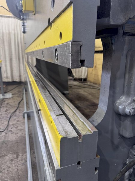 225 TON X 14' CINCINNATI PRESS BRAKE: STOCK #81401