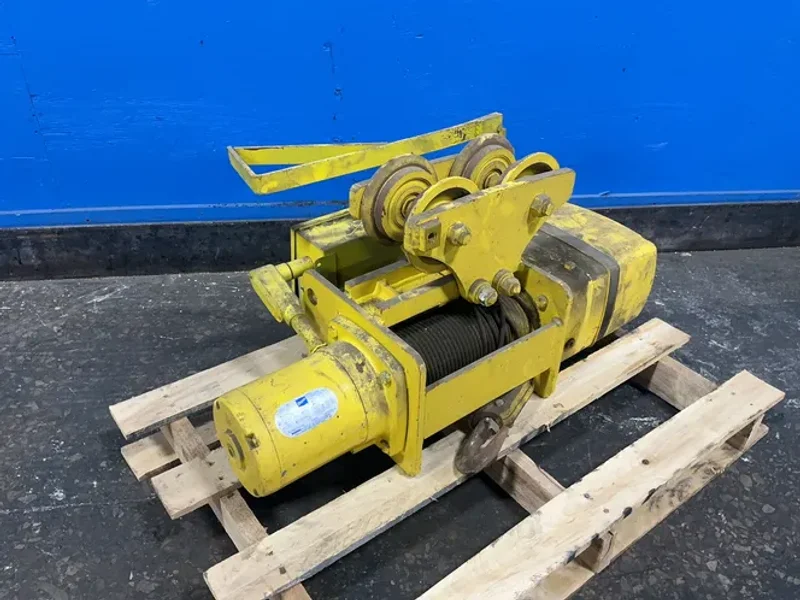 YALE 1 TON HOIST