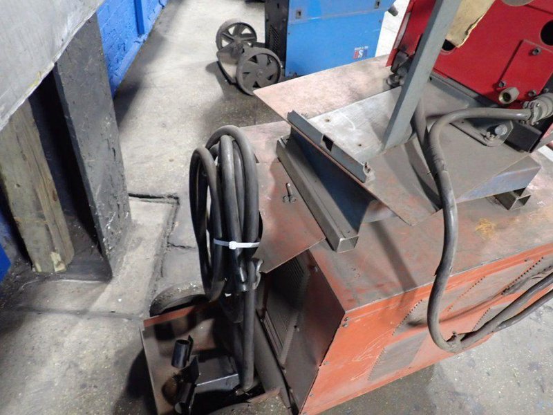 LINCOLN 250 A WELDER   -  DC-250