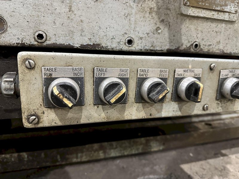 72" X 72" GIDDINGS &amp; LEWIS (G&amp;L) T-SLOTTED POWERED ROTARY TABLE W/ 72" POWERED INFEED SLIDE: STOCK #19731