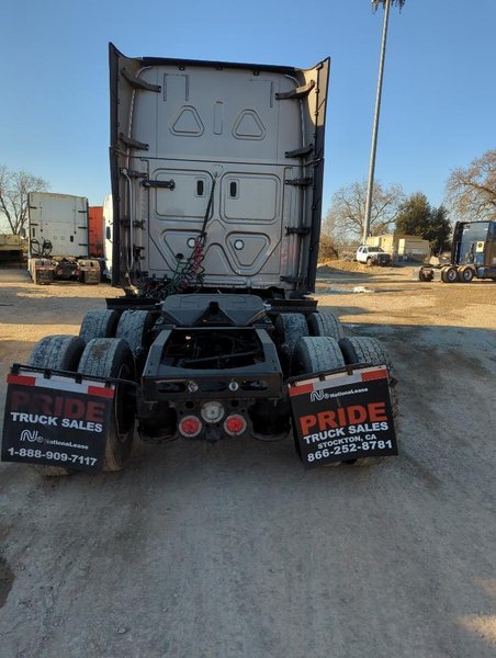 2019 Freightliner Cascadia 126 3AKJHHDR8KSKD2117