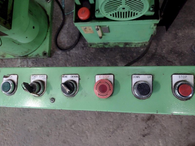 300 TON KOHSHIN MODEL #300TF HYDRAULIC 4-POST PRESS 6.5" STROKE: STOCK #16214