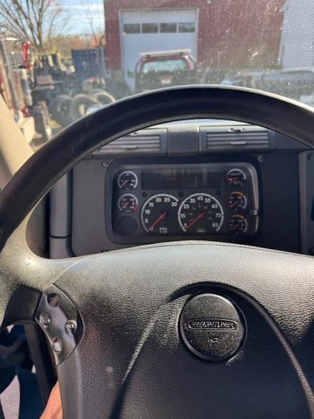 Freightliner Cascadia 125 Day Cab, 2017 – Tandem Axle Class 8 Semi Tractor