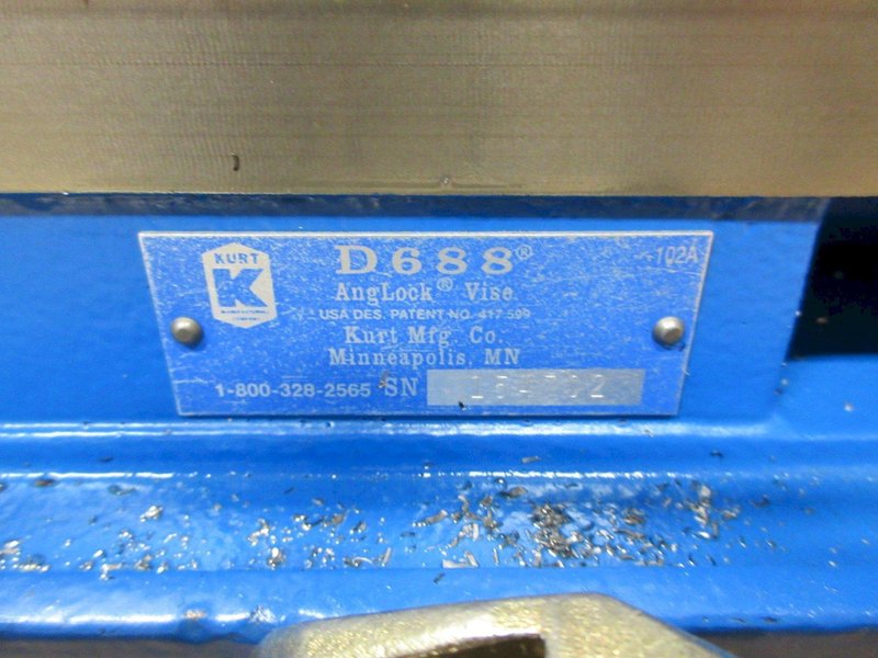 Kurt D688 6" AngLock CNC Milling Vise – w/ Handle- Auction Item