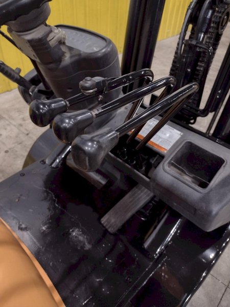 4,700 LBS TOYOTA MODEL #42-6FGCU25 LP GAS FORKLIFT: STOCK #23743
