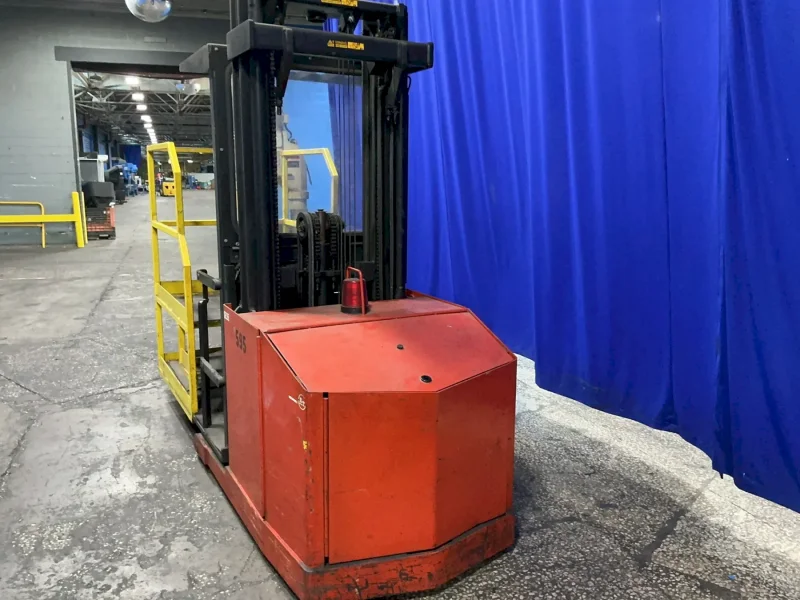 BT PRIME MOVERS 3,000 LBS STAND-UP LIFT   -  0E35