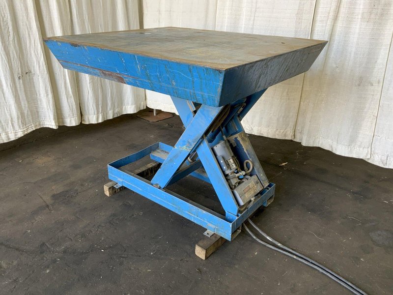 4000 LB ADVANCED HYDRAULIC SCISSOR LIFT TABLE: STOCK #80991