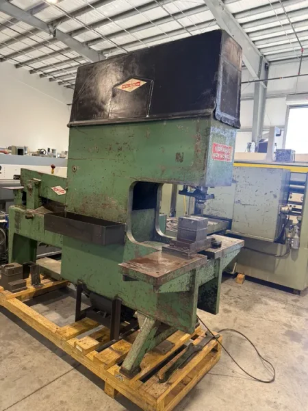 METAL MUNCHER MM61E18  49 Ton Ironworker USA #8135