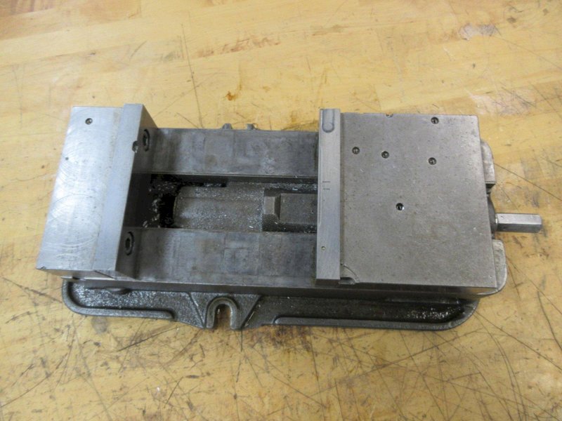 Kurt D675 6&quot; Machine Vise with Hard Jaws *No Handle*- Auction Item