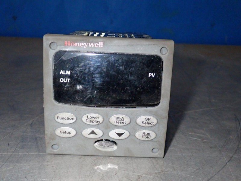 HONEYWELL UDC2500 CONTROLLER   -  DC2500-EE-1A00-Z10-00000-00-0