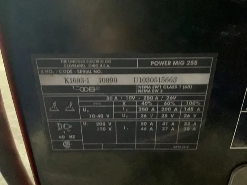 LINCOLN ELECTRIC 250 A WELDER  -  POWER MIG 255