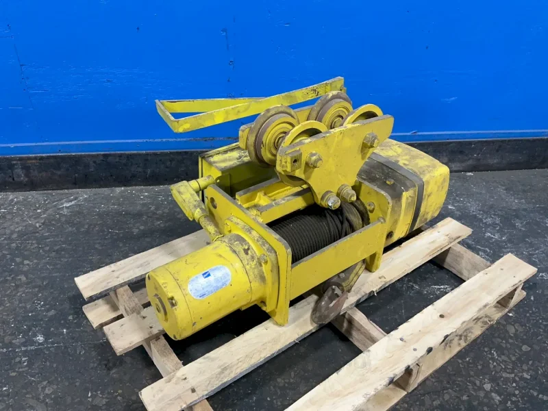 YALE 1 TON HOIST