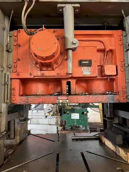 200 TON MINSTER P2-200-48 PIECE MAKER STRAIGHT SIDE HIGH SPEED PRESS. STOCK #0432526