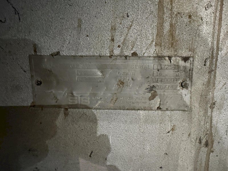 Lindberg model 61-mnp-400-g 400# gas fired motorized nose pour furnace with gas system and blower and controls